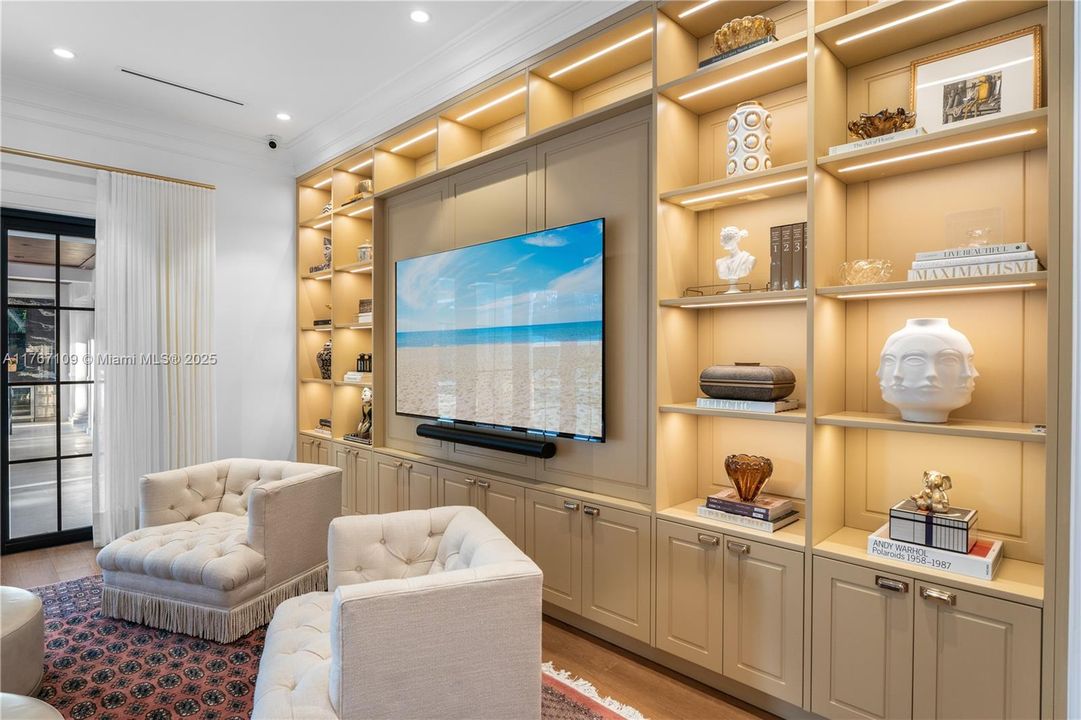 Recently Sold: $11,490,000 (7 beds, 8 baths, 7102 Square Feet)