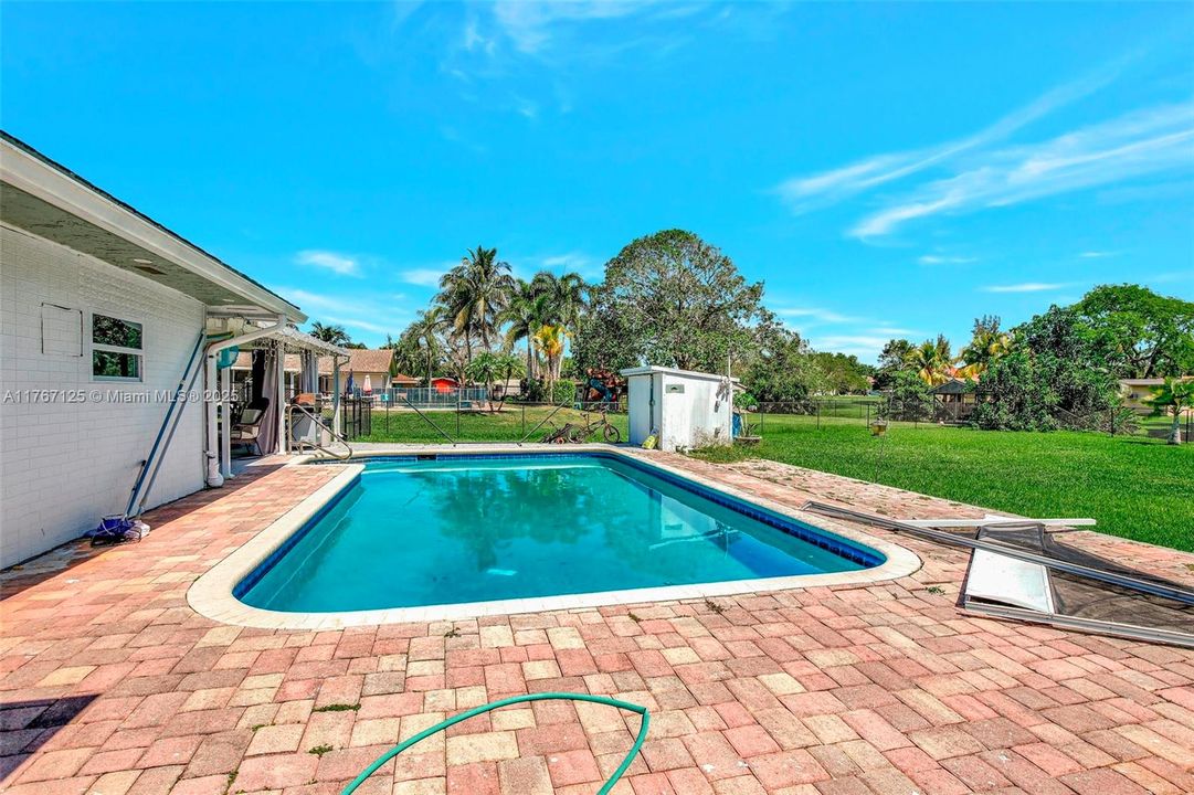 For Sale: $950,000 (3 beds, 2 baths, 2294 Square Feet)