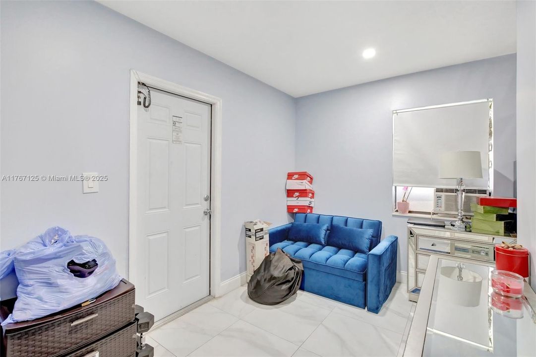 For Sale: $950,000 (3 beds, 2 baths, 2294 Square Feet)