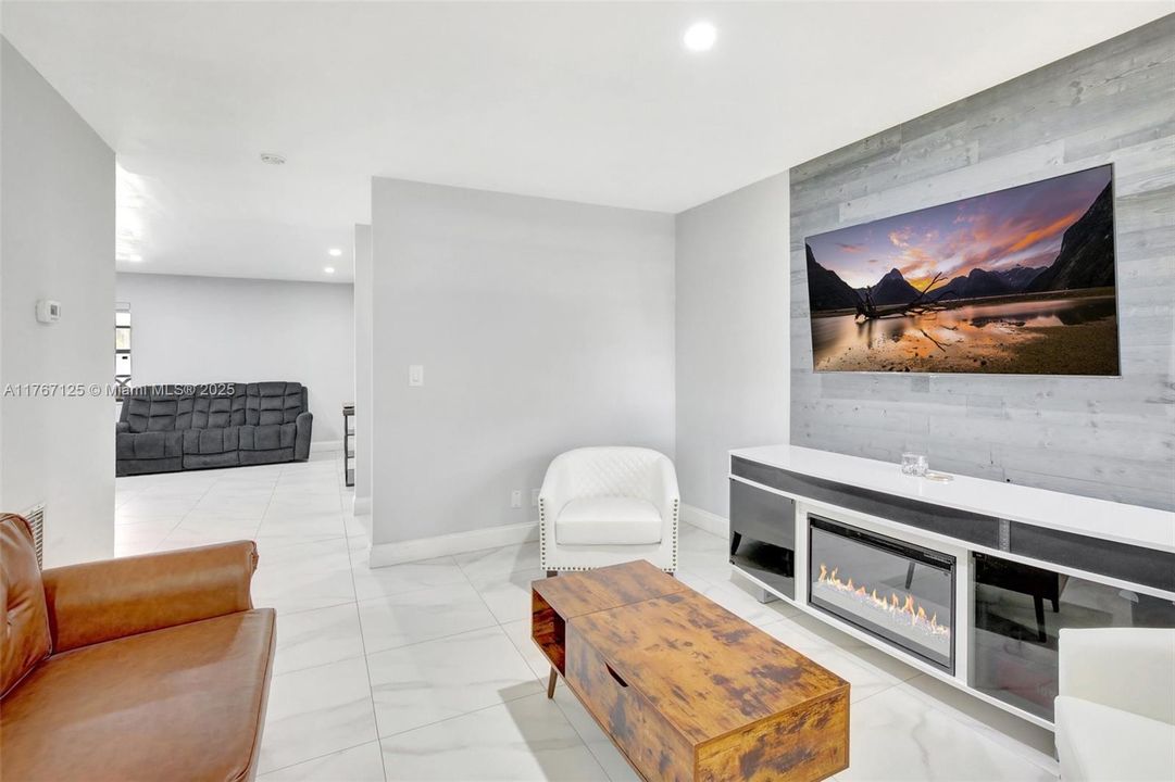 For Sale: $950,000 (3 beds, 2 baths, 2294 Square Feet)