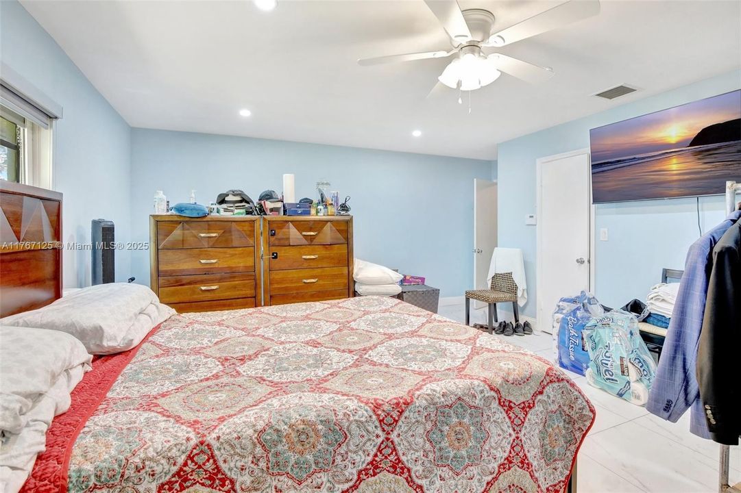 For Sale: $950,000 (3 beds, 2 baths, 2294 Square Feet)