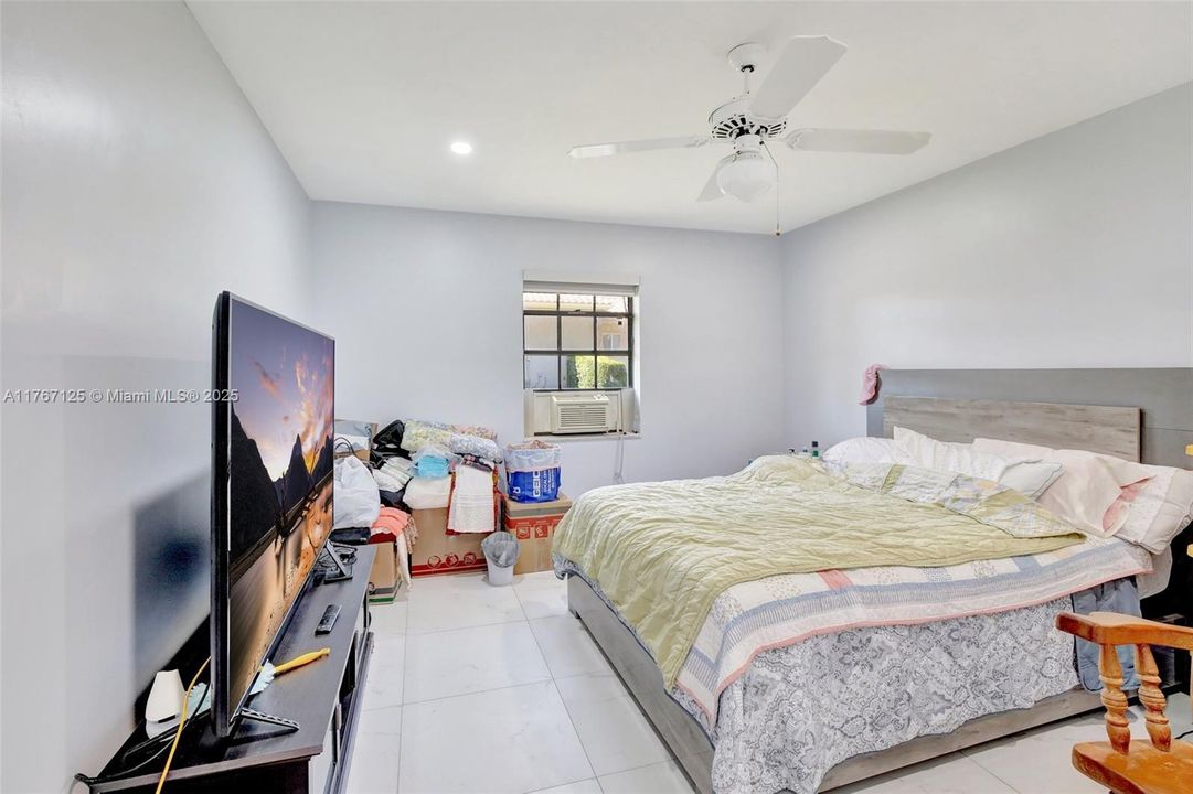 For Sale: $950,000 (3 beds, 2 baths, 2294 Square Feet)