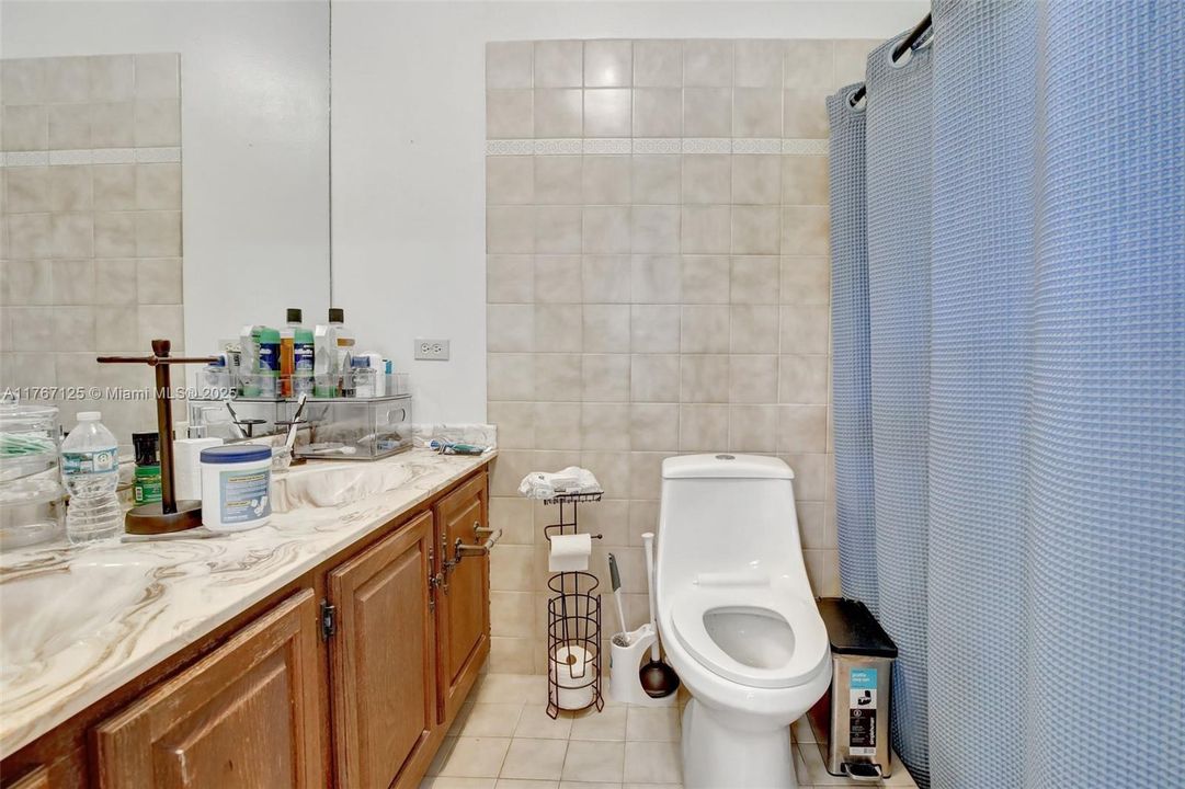 For Sale: $950,000 (3 beds, 2 baths, 2294 Square Feet)