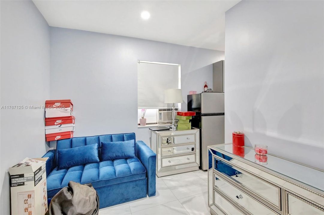 For Sale: $950,000 (3 beds, 2 baths, 2294 Square Feet)