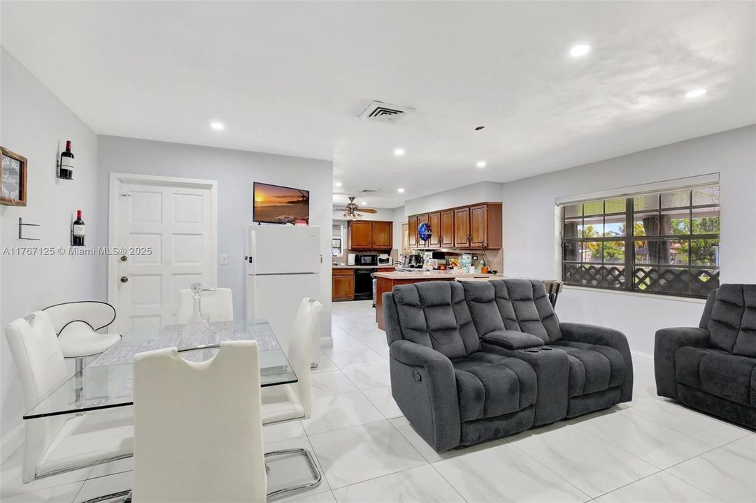 For Sale: $950,000 (3 beds, 2 baths, 2294 Square Feet)