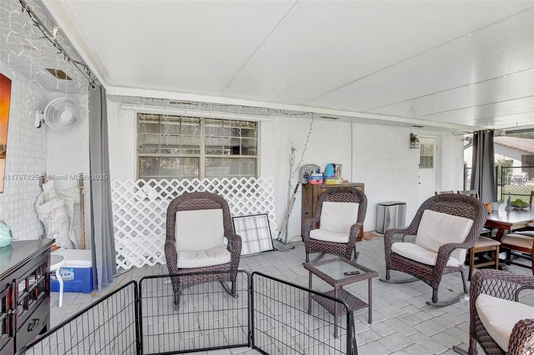 For Sale: $950,000 (3 beds, 2 baths, 2294 Square Feet)