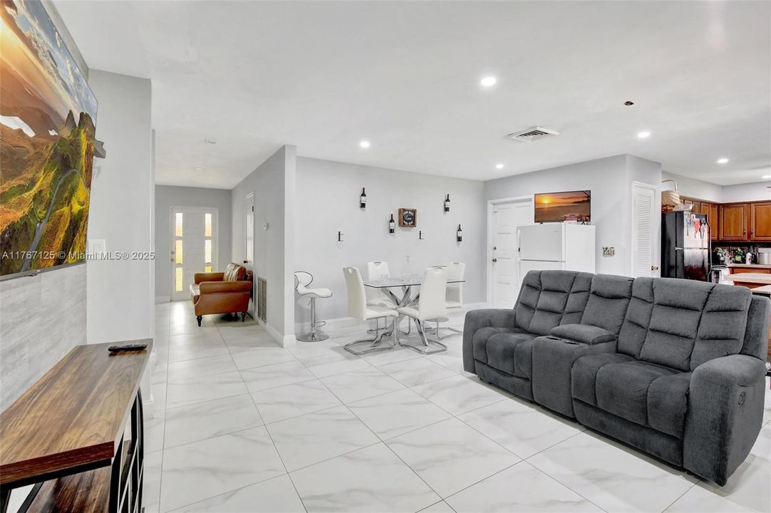 For Sale: $950,000 (3 beds, 2 baths, 2294 Square Feet)