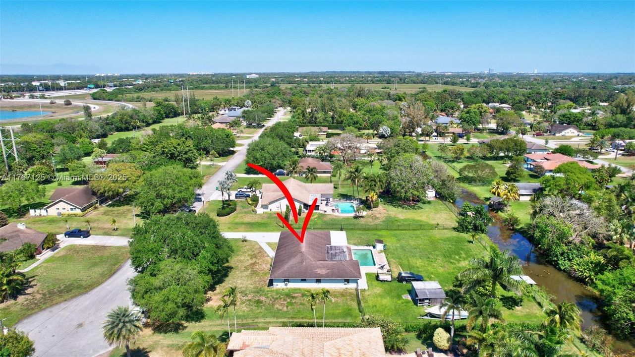 For Sale: $950,000 (3 beds, 2 baths, 2294 Square Feet)