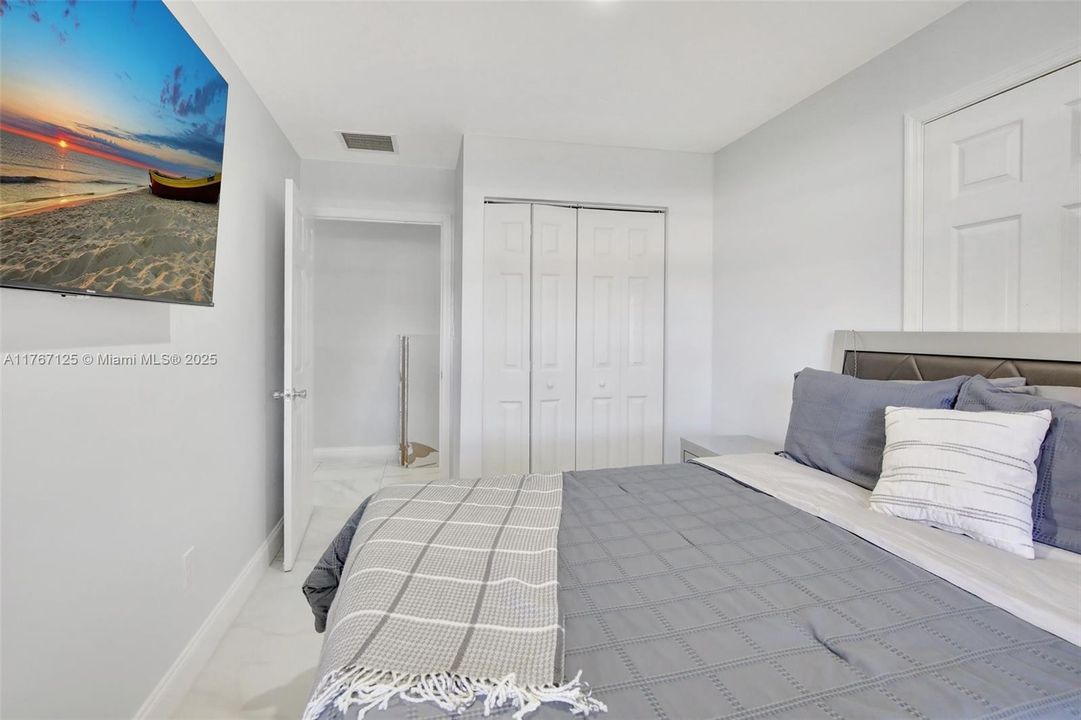 For Sale: $950,000 (3 beds, 2 baths, 2294 Square Feet)