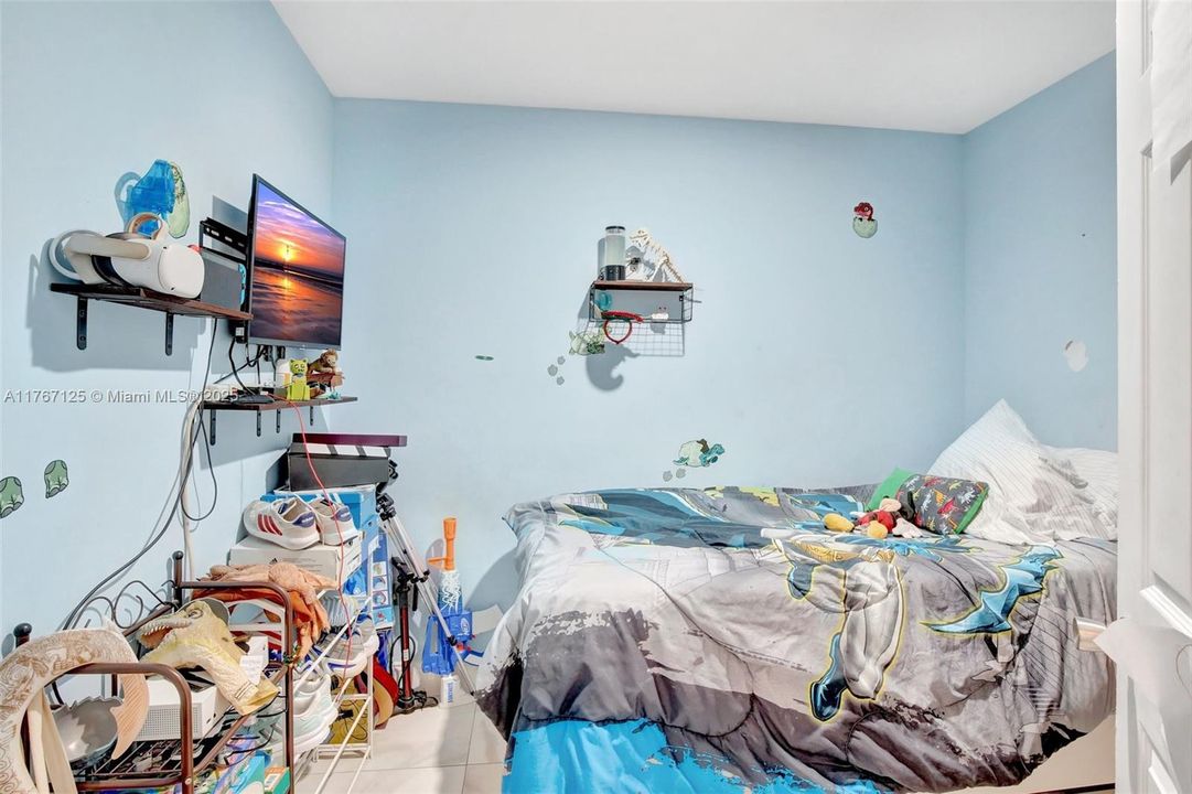 For Sale: $950,000 (3 beds, 2 baths, 2294 Square Feet)