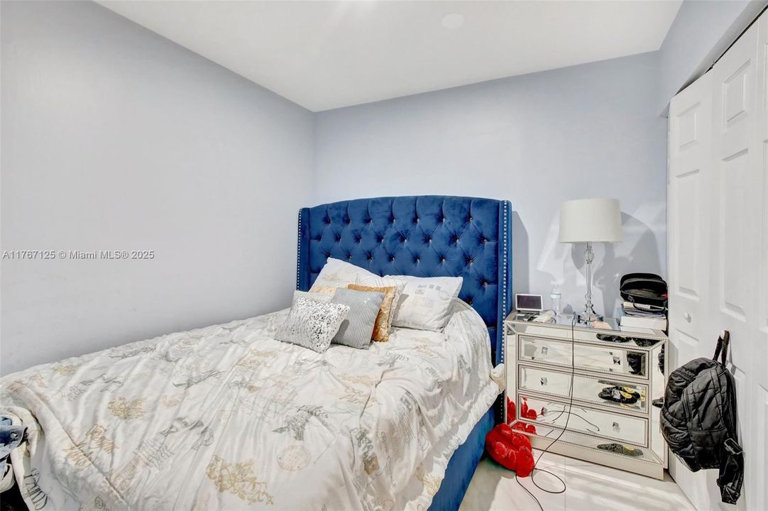 For Sale: $950,000 (3 beds, 2 baths, 2294 Square Feet)