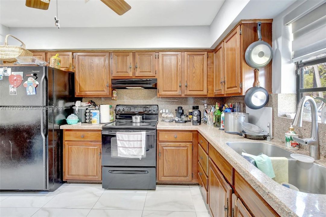 For Sale: $950,000 (3 beds, 2 baths, 2294 Square Feet)