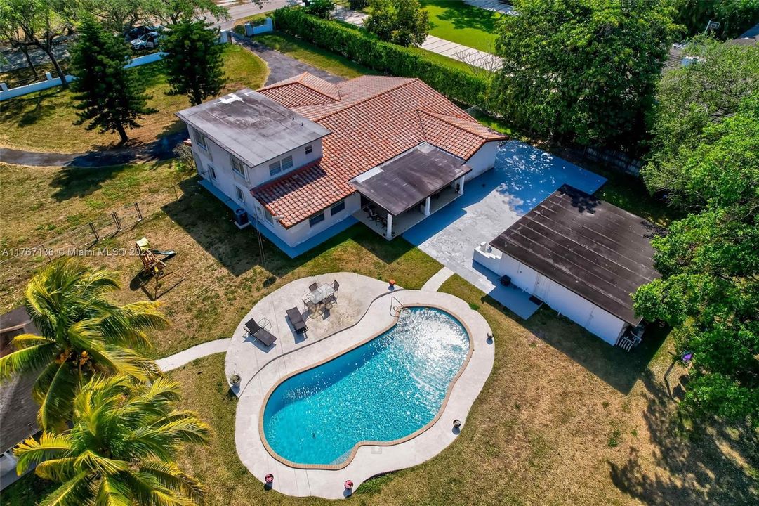 Recently Sold: $2,650,000 (4 beds, 3 baths, 3326 Square Feet)