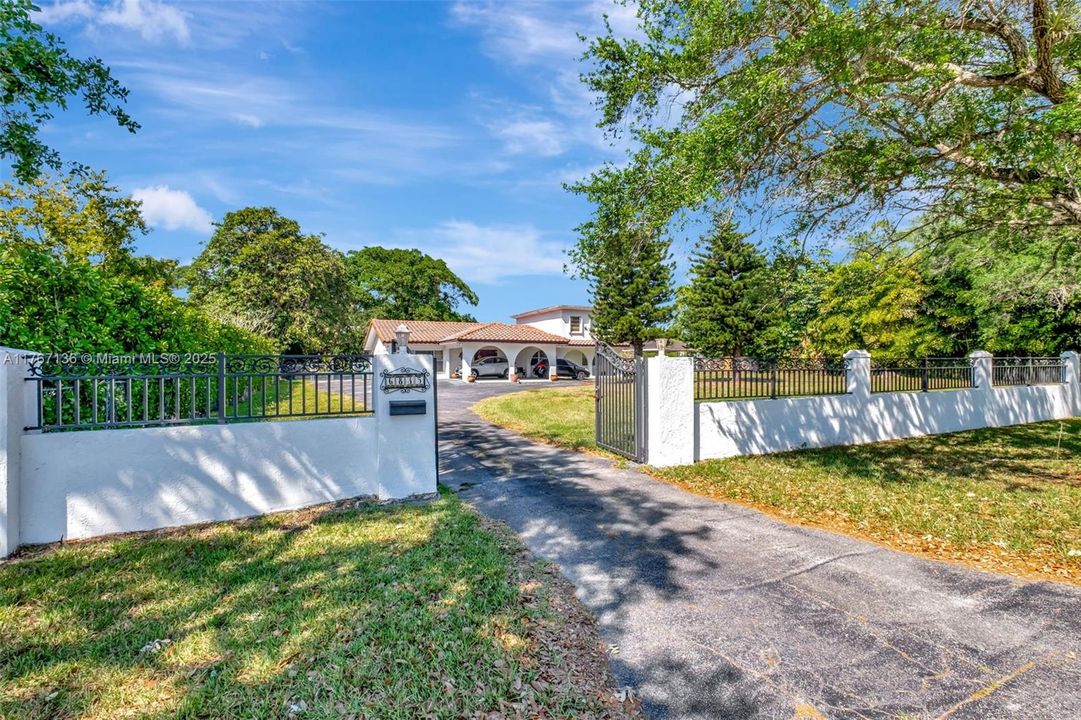 Recently Sold: $2,650,000 (4 beds, 3 baths, 3326 Square Feet)