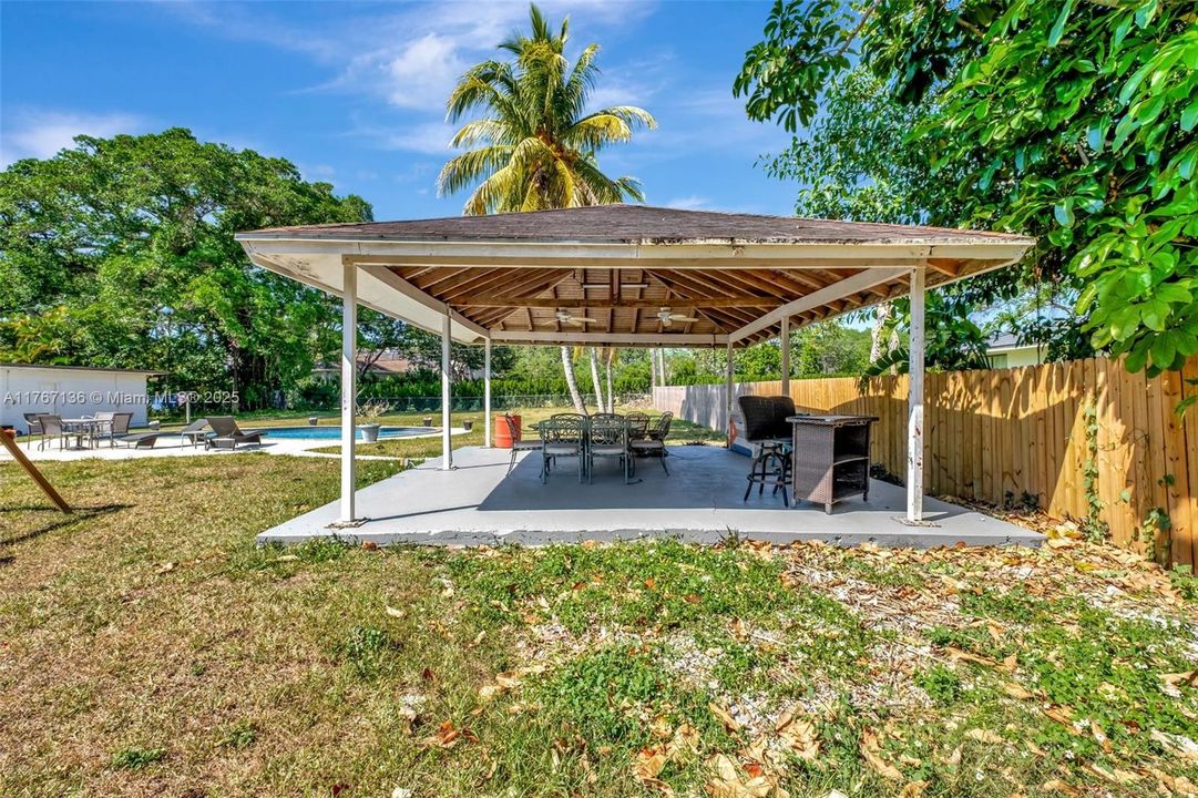 Recently Sold: $2,650,000 (4 beds, 3 baths, 3326 Square Feet)