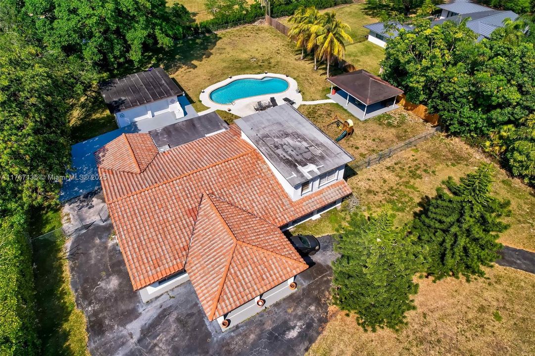 Recently Sold: $2,650,000 (4 beds, 3 baths, 3326 Square Feet)