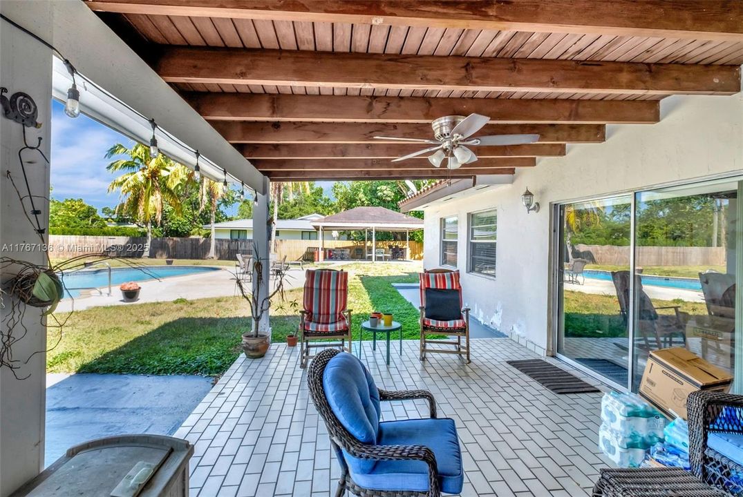 Recently Sold: $2,650,000 (4 beds, 3 baths, 3326 Square Feet)