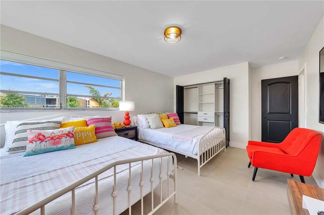 Recently Rented: $6,500 (5 beds, 4 baths, 2977 Square Feet)