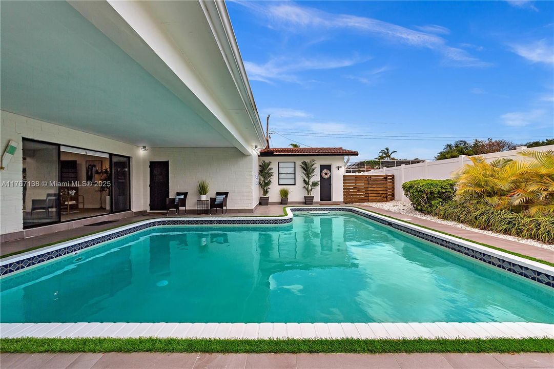 Recently Rented: $6,500 (5 beds, 4 baths, 2977 Square Feet)