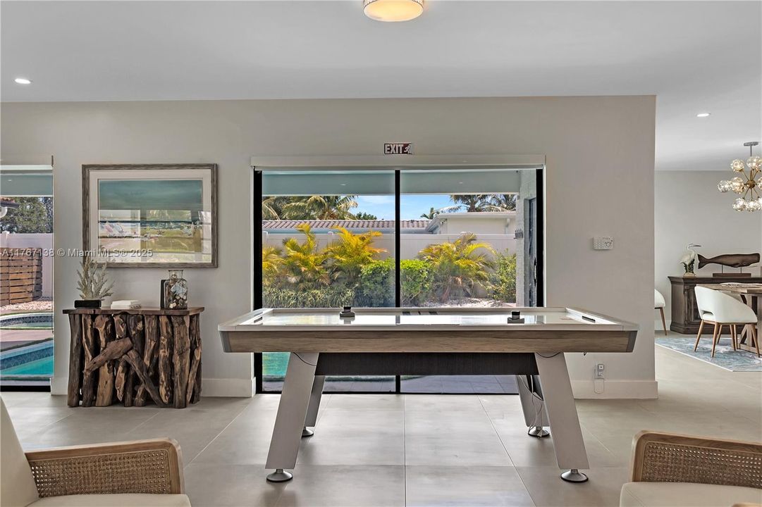 Recently Rented: $6,500 (5 beds, 4 baths, 2977 Square Feet)