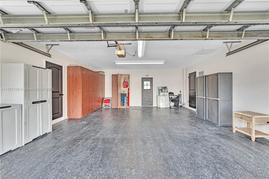 Recently Rented: $6,500 (5 beds, 4 baths, 2977 Square Feet)