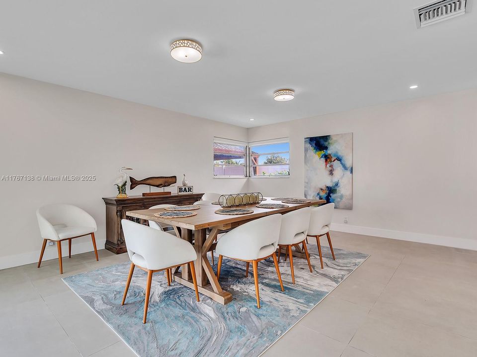 Recently Rented: $6,500 (5 beds, 4 baths, 2977 Square Feet)