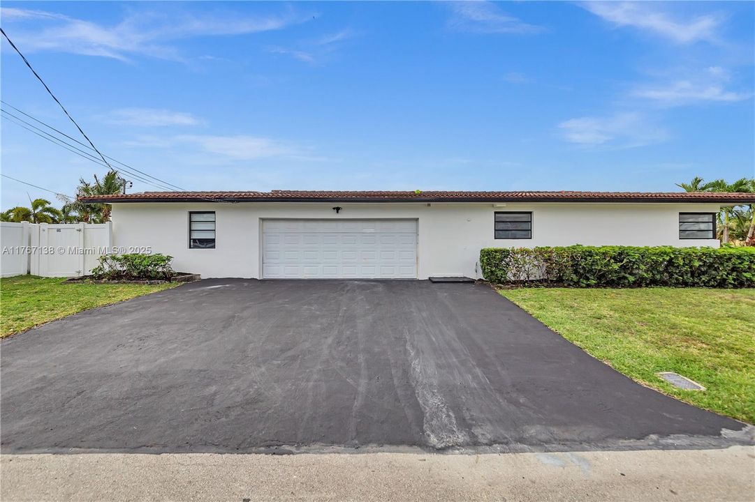 Recently Rented: $6,500 (5 beds, 4 baths, 2977 Square Feet)