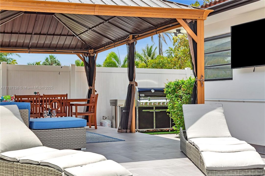 Recently Rented: $6,500 (5 beds, 4 baths, 2977 Square Feet)