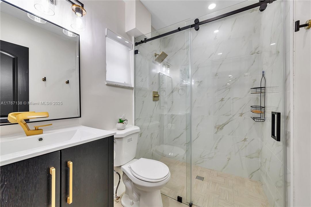 Recently Rented: $6,500 (5 beds, 4 baths, 2977 Square Feet)