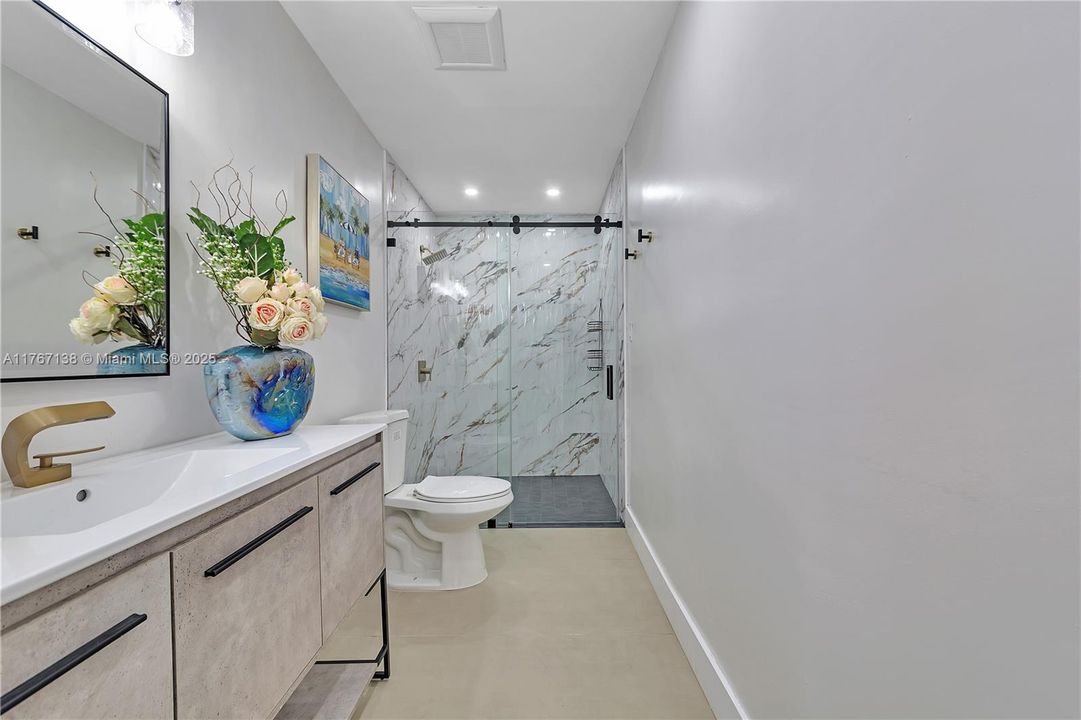 Recently Rented: $6,500 (5 beds, 4 baths, 2977 Square Feet)