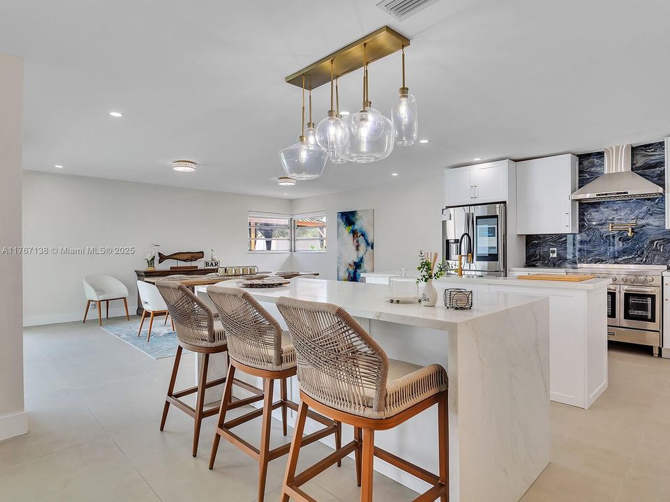 Recently Rented: $6,500 (5 beds, 4 baths, 2977 Square Feet)