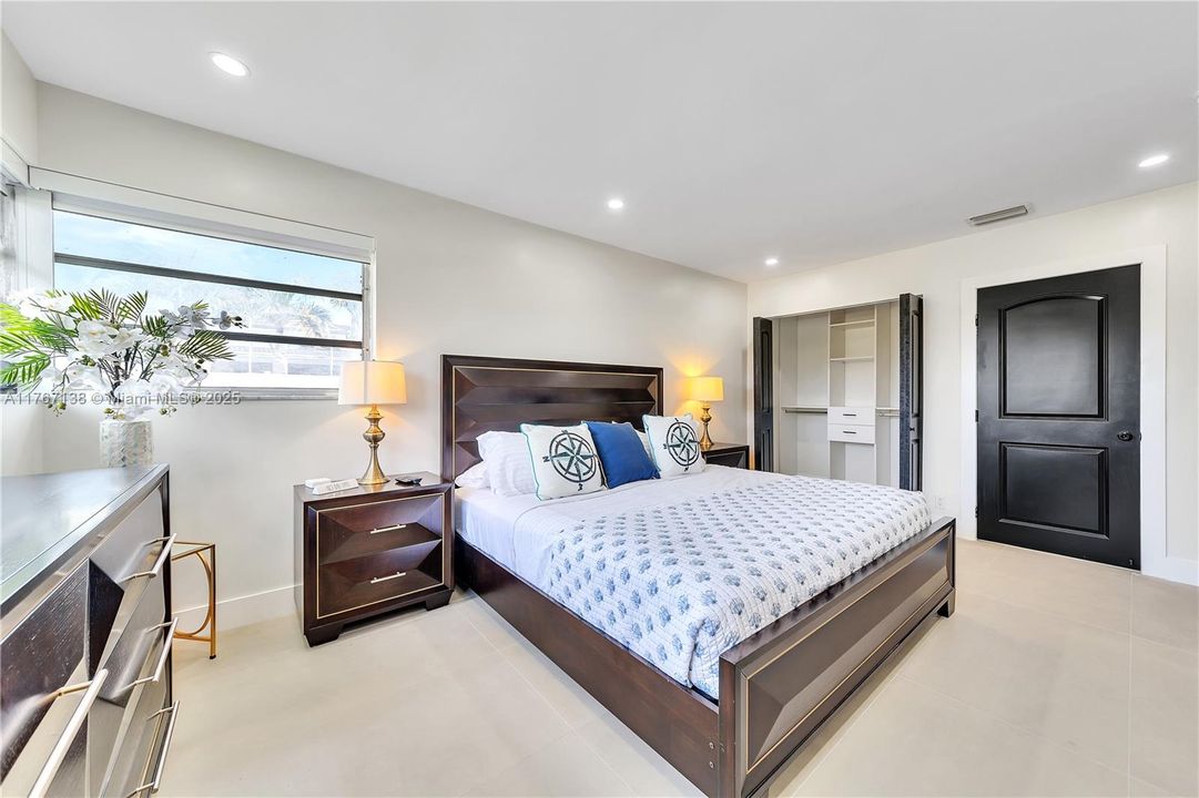 Recently Rented: $6,500 (5 beds, 4 baths, 2977 Square Feet)