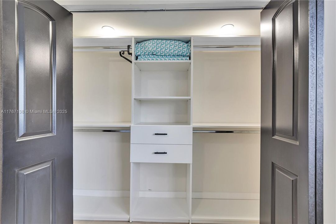 Recently Rented: $6,500 (5 beds, 4 baths, 2977 Square Feet)