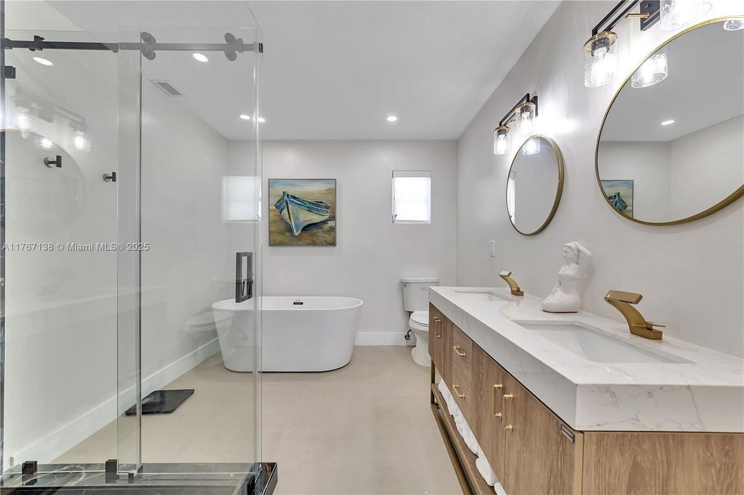 Recently Rented: $6,500 (5 beds, 4 baths, 2977 Square Feet)