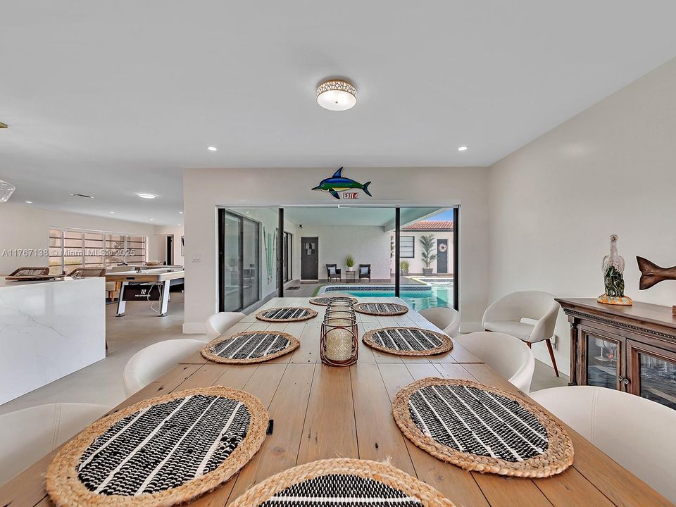 Recently Rented: $6,500 (5 beds, 4 baths, 2977 Square Feet)