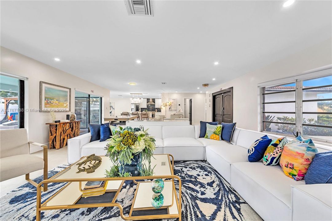 Recently Rented: $6,500 (5 beds, 4 baths, 2977 Square Feet)