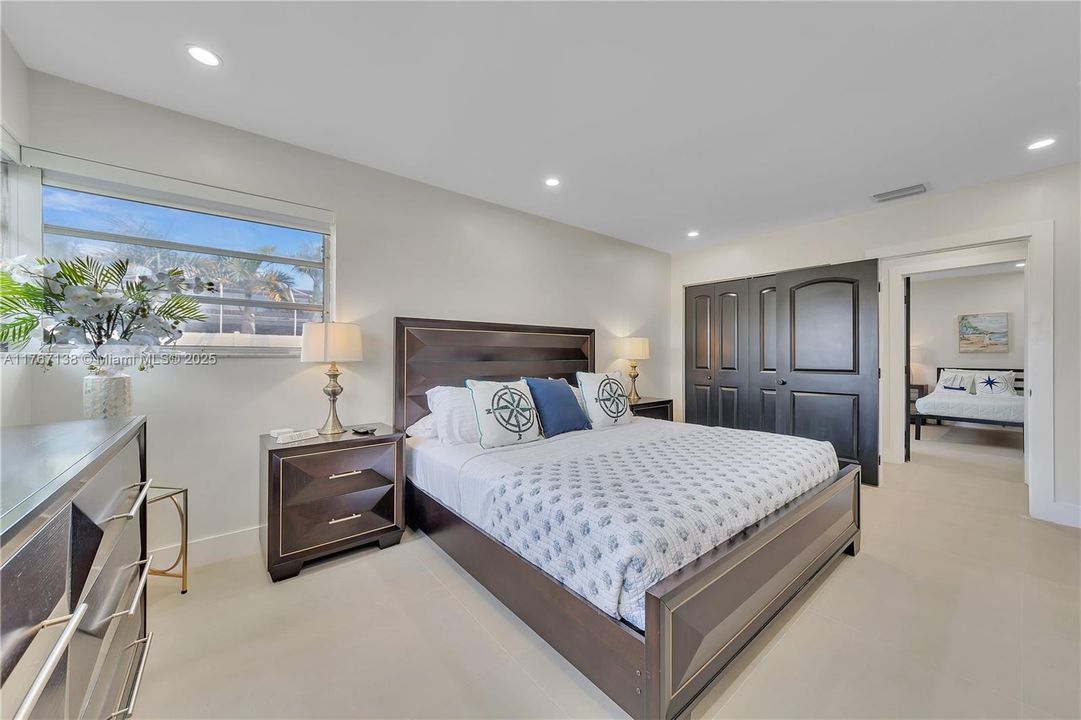 Recently Rented: $6,500 (5 beds, 4 baths, 2977 Square Feet)