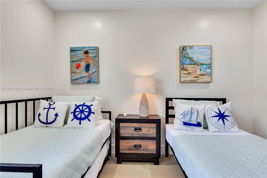 Recently Rented: $6,500 (5 beds, 4 baths, 2977 Square Feet)