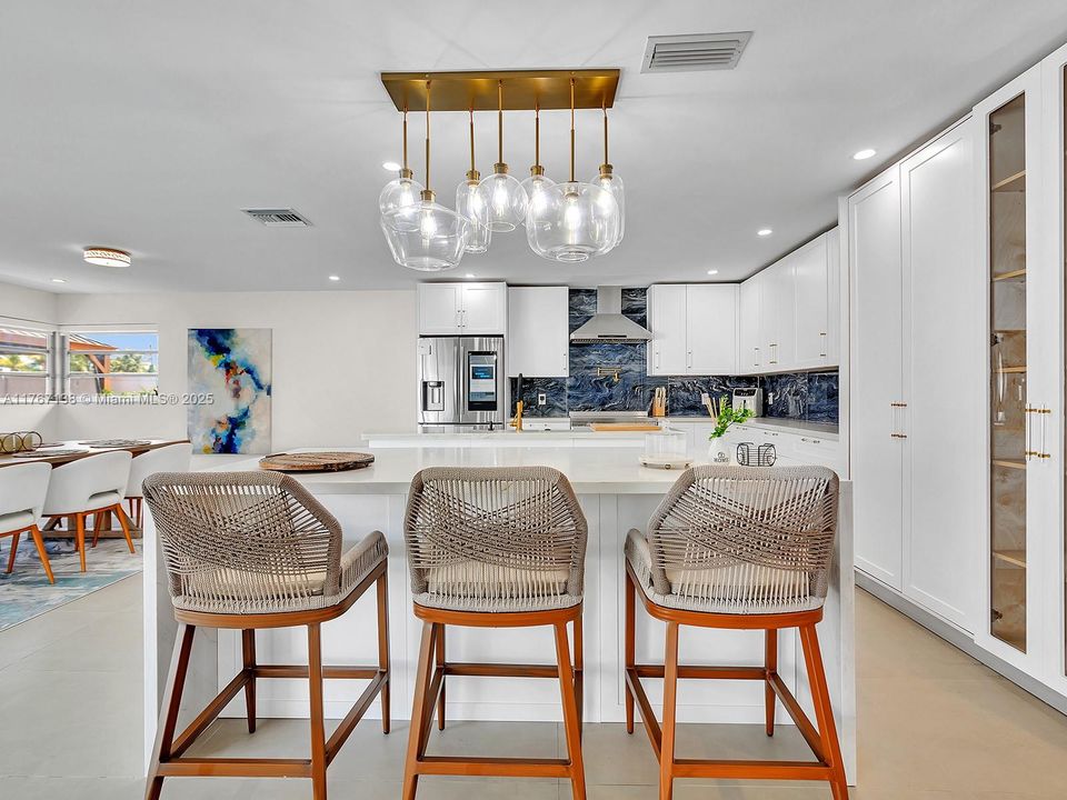 Recently Rented: $6,500 (5 beds, 4 baths, 2977 Square Feet)