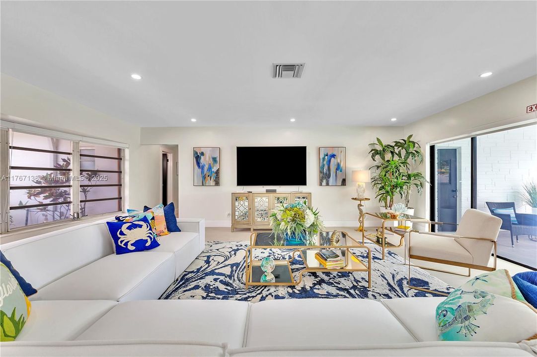 Recently Rented: $6,500 (5 beds, 4 baths, 2977 Square Feet)