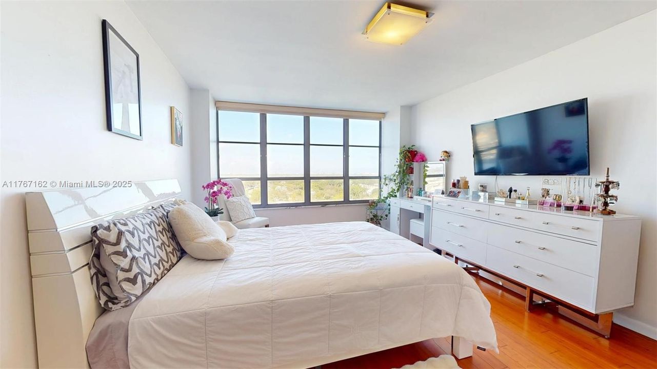 最近租的: $2,500 (2 贝兹, 2 浴室, 1400 平方英尺)