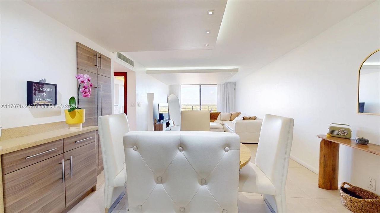 最近租的: $2,500 (2 贝兹, 2 浴室, 1400 平方英尺)