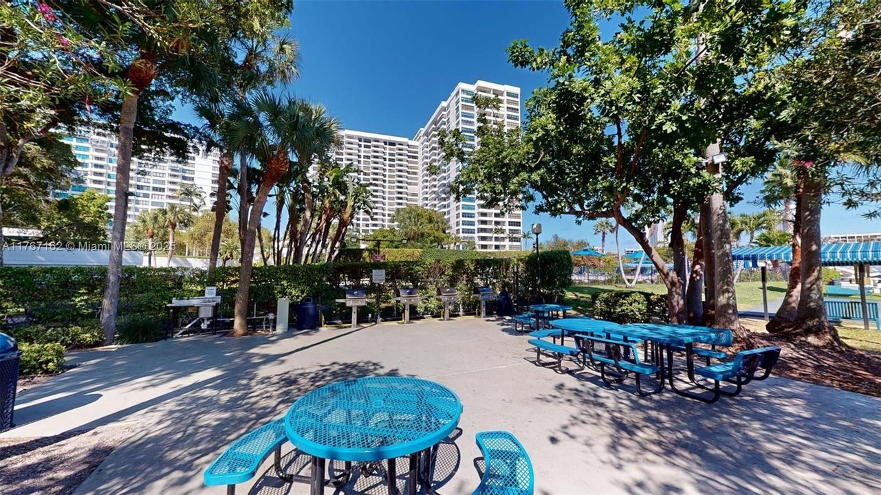 最近租的: $2,500 (2 贝兹, 2 浴室, 1400 平方英尺)