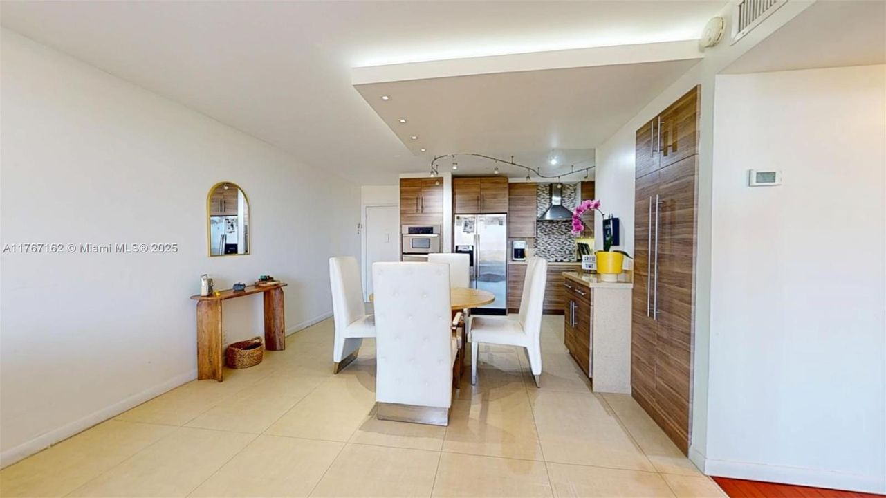 最近租的: $2,500 (2 贝兹, 2 浴室, 1400 平方英尺)