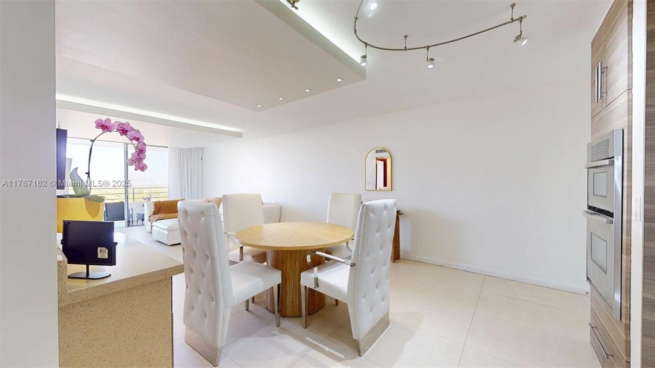 最近租的: $2,500 (2 贝兹, 2 浴室, 1400 平方英尺)