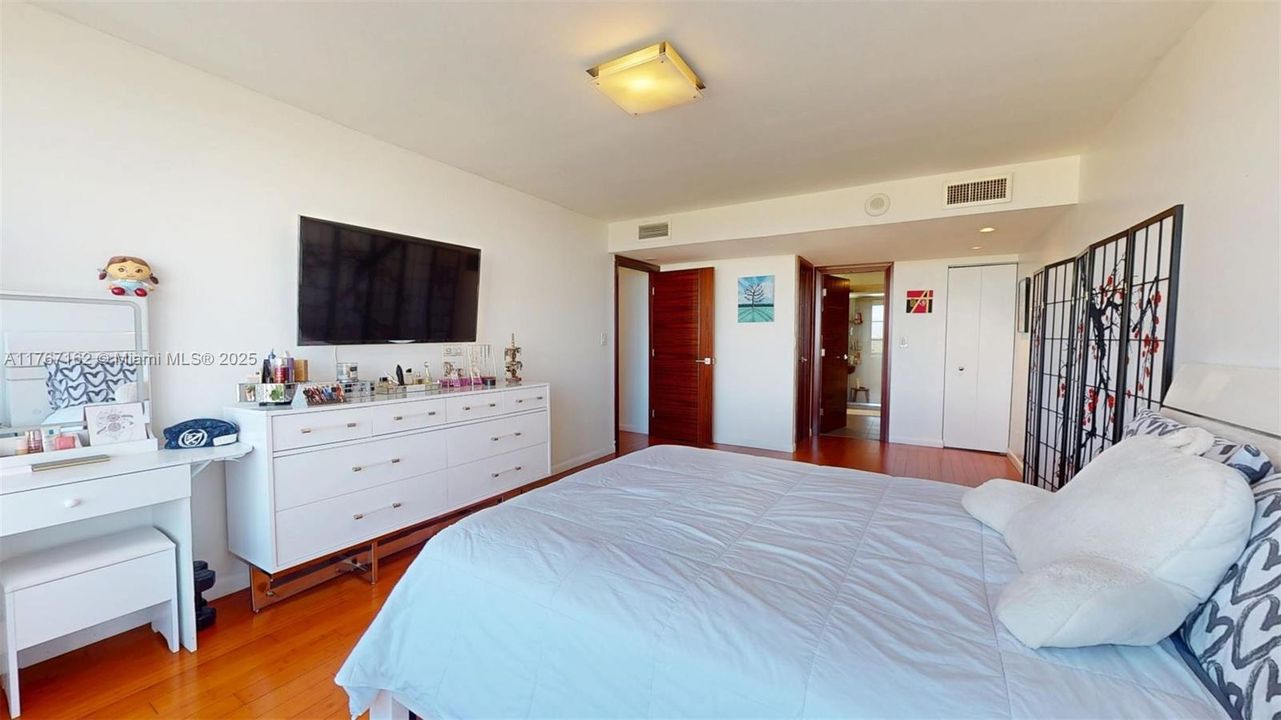 最近租的: $2,500 (2 贝兹, 2 浴室, 1400 平方英尺)