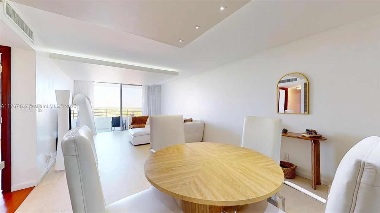 最近租的: $2,500 (2 贝兹, 2 浴室, 1400 平方英尺)