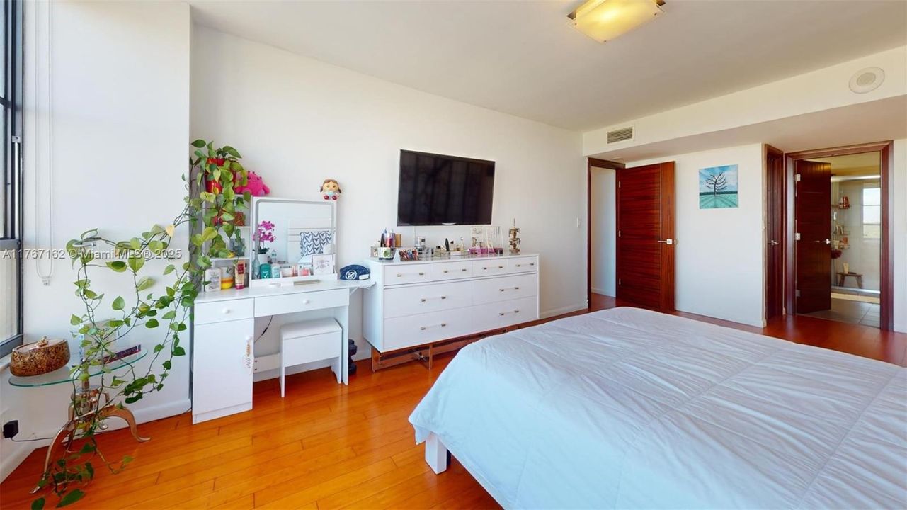 最近租的: $2,500 (2 贝兹, 2 浴室, 1400 平方英尺)