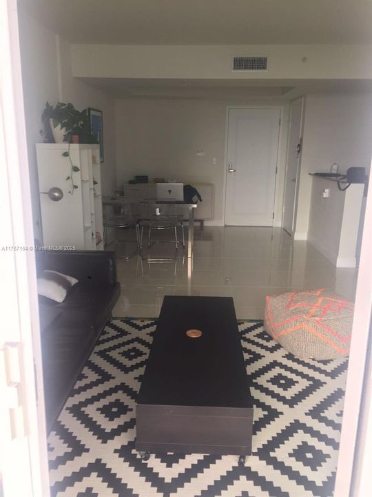 Recently Sold: $270,000 (1 beds, 1 baths, 637 Square Feet)