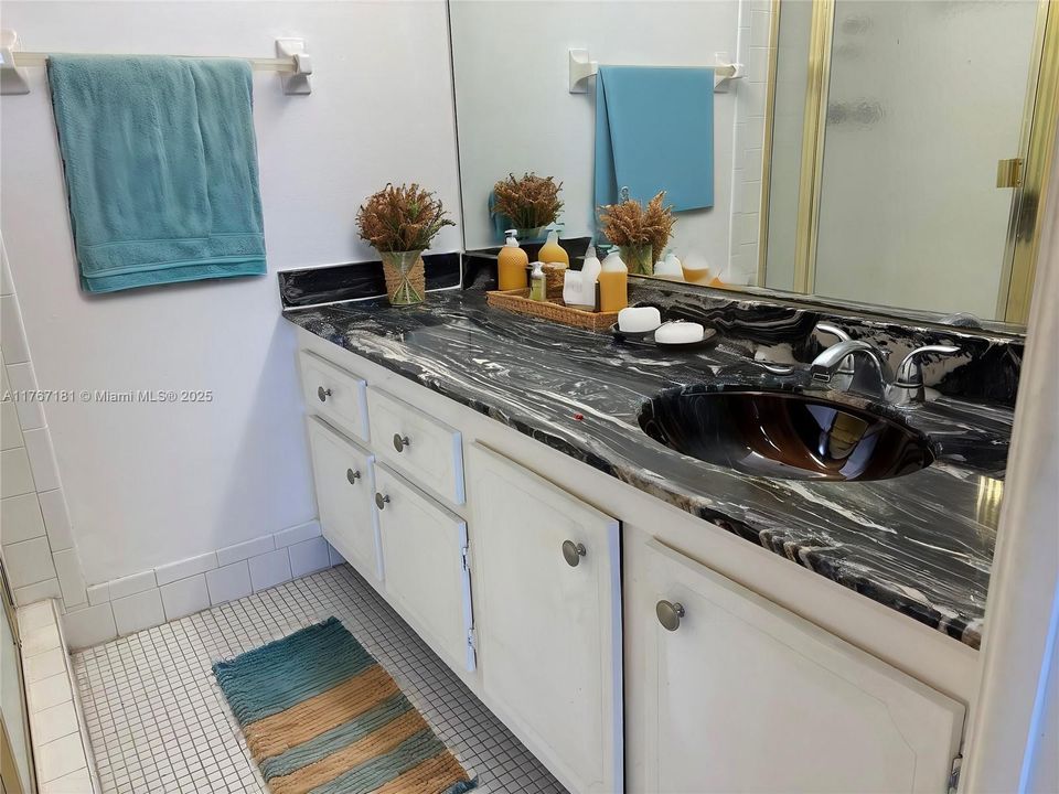 Recently Sold: $115,000 (2 beds, 2 baths, 880 Square Feet)